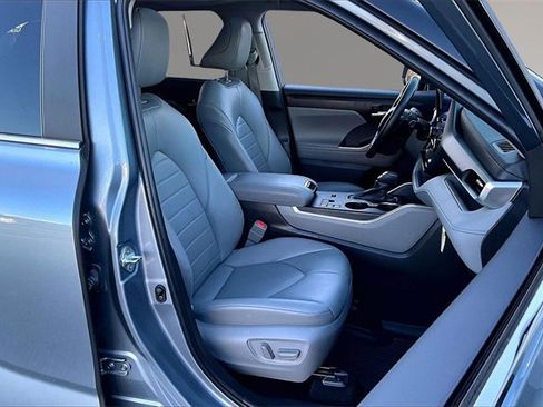 Used 2023 Toyota Highlander XLE image 26