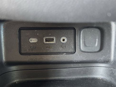 Certified 2024 Chevrolet Equinox LT w/ LPO, Floor Liner Package image 17