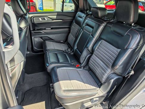 Used 2025 Ford Explorer ST-Line w/ ST-Line Street Pack AWD/4WD image 11