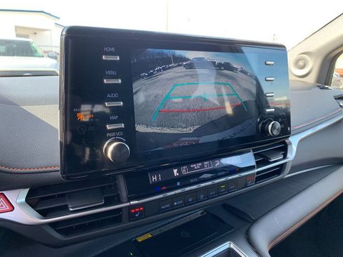 Used 2024 Toyota Sienna XSE image 26