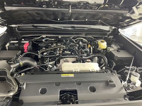 Used 2025 Toyota Tacoma SR5 AWD/4WD image 22