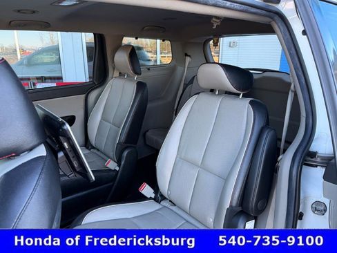 Used 2019 Kia Sedona EX w/ EX Premium Package image 28
