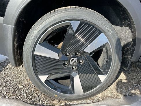 Certified 2025 Nissan Kicks SR image 22