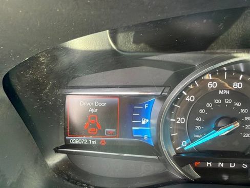 Used 2019 Ford Explorer XLT w/ Equipment Group 202A AWD/4WD image 15