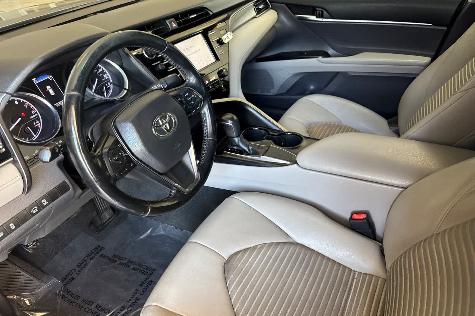 Used 2019 Toyota Camry SE w/ Carpet Mat Package FWD image 9