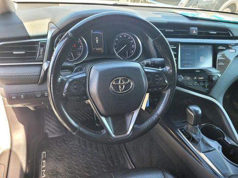 Used 2020 Toyota Camry SE FWD image 6
