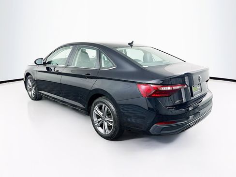 Used 2024 Volkswagen Jetta SE image 5