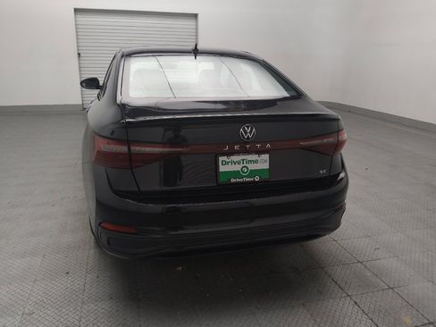 Used 2025 Volkswagen Jetta SE FWD image 6