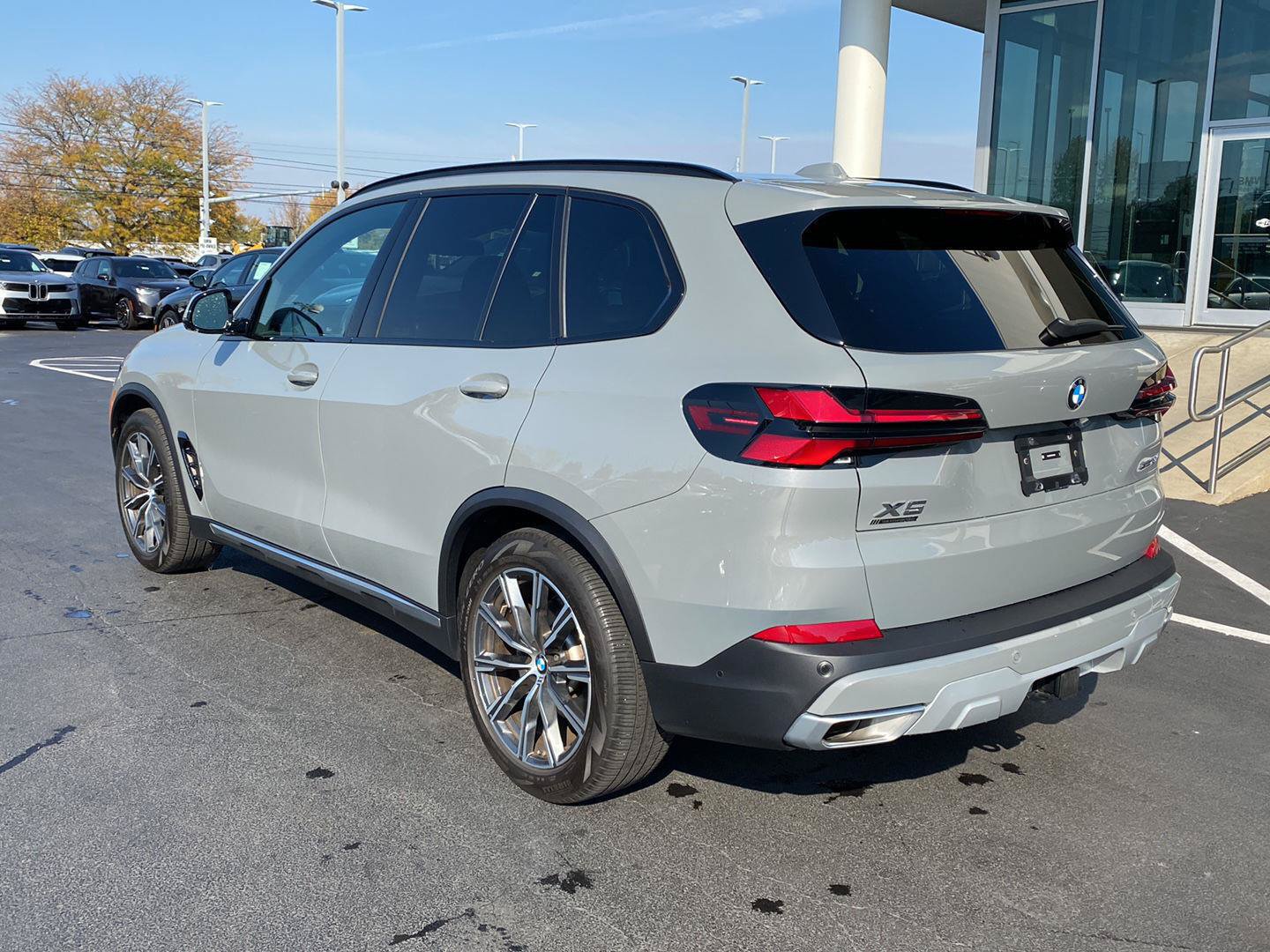 Used 2025 BMW X5 xDrive40i w/ Parking Assistance Package AWD/4WD image 5