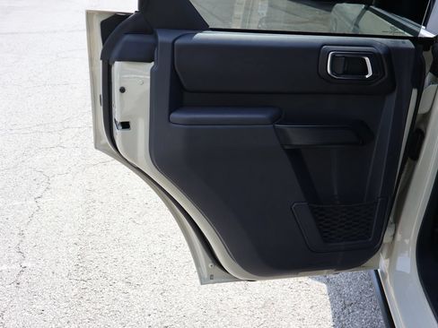 Used 2025 Ford Bronco Badlands AWD/4WD image 11