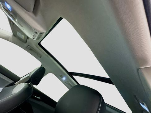 Used 2022 Volkswagen Taos SEL image 27