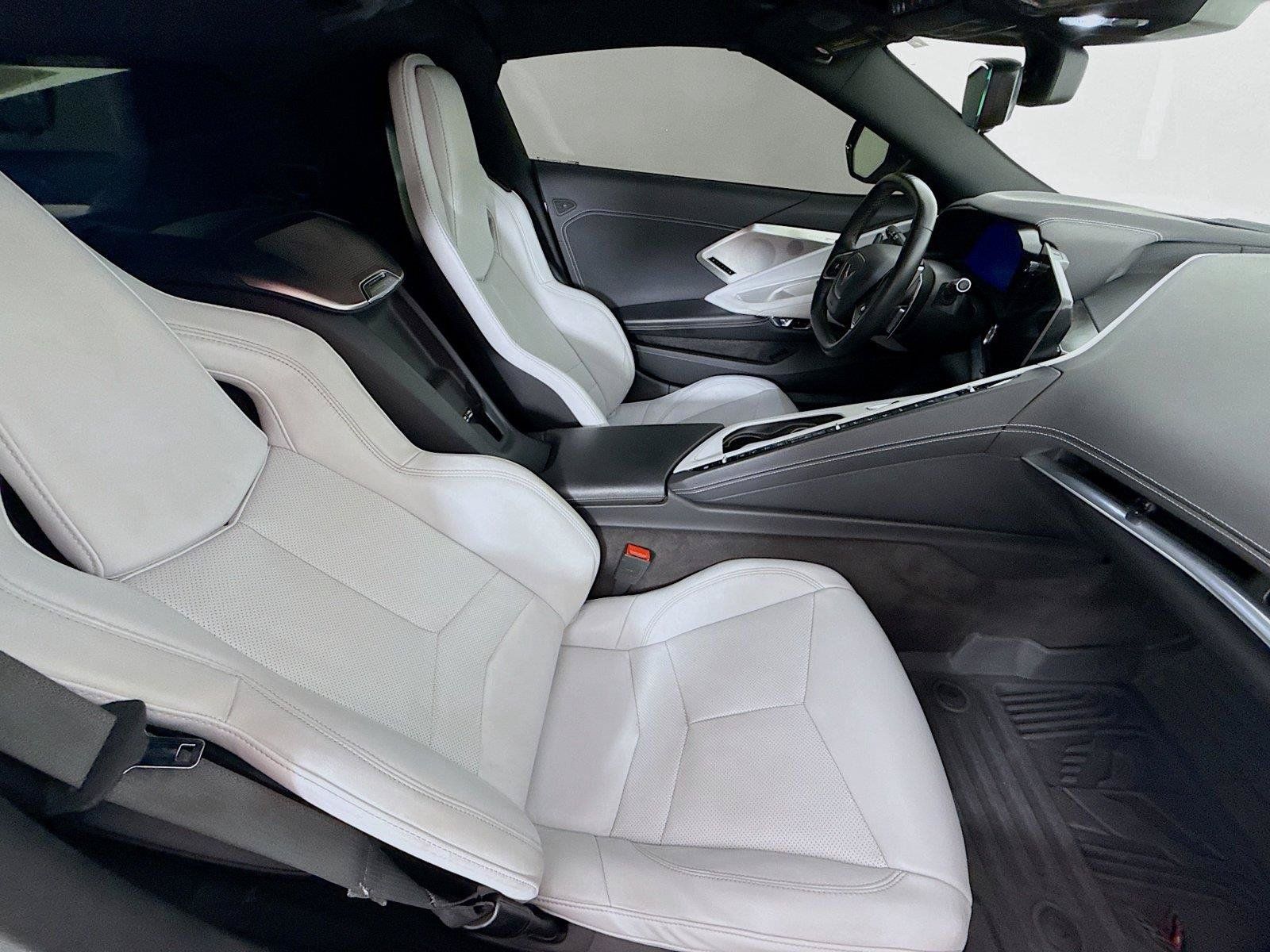 Used 2022 Chevrolet Corvette Stingray Preferred Cpe w/ Z51 Performance Package RWD image 23