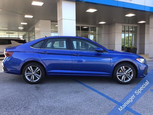 Used 2024 Volkswagen Jetta SE FWD image 5