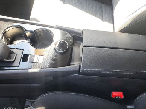 Used 2023 Nissan Rogue SV AWD/4WD image 15