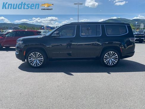 Used 2022 Jeep Grand Wagoneer Series III w/ Flexible Seating Group AWD/4WD image 4