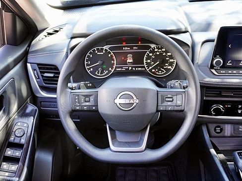 Used 2025 Nissan Rogue S FWD image 19
