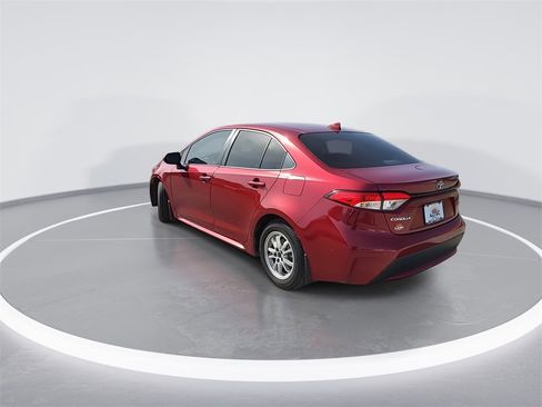 Used 2022 Toyota Corolla LE image 6