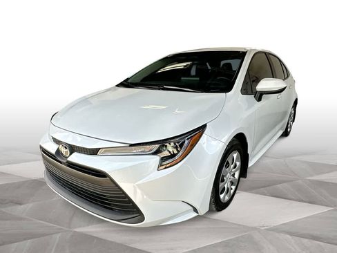Used 2025 Toyota Corolla LE FWD image 4
