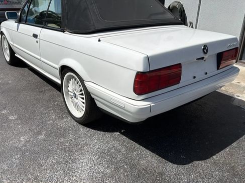 Used 1991 BMW 325i Convertible RWD image 4