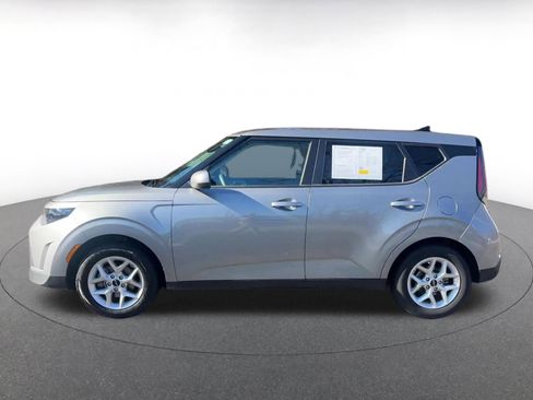 Used 2025 Kia Soul LX w/ LX Technology Package image 9