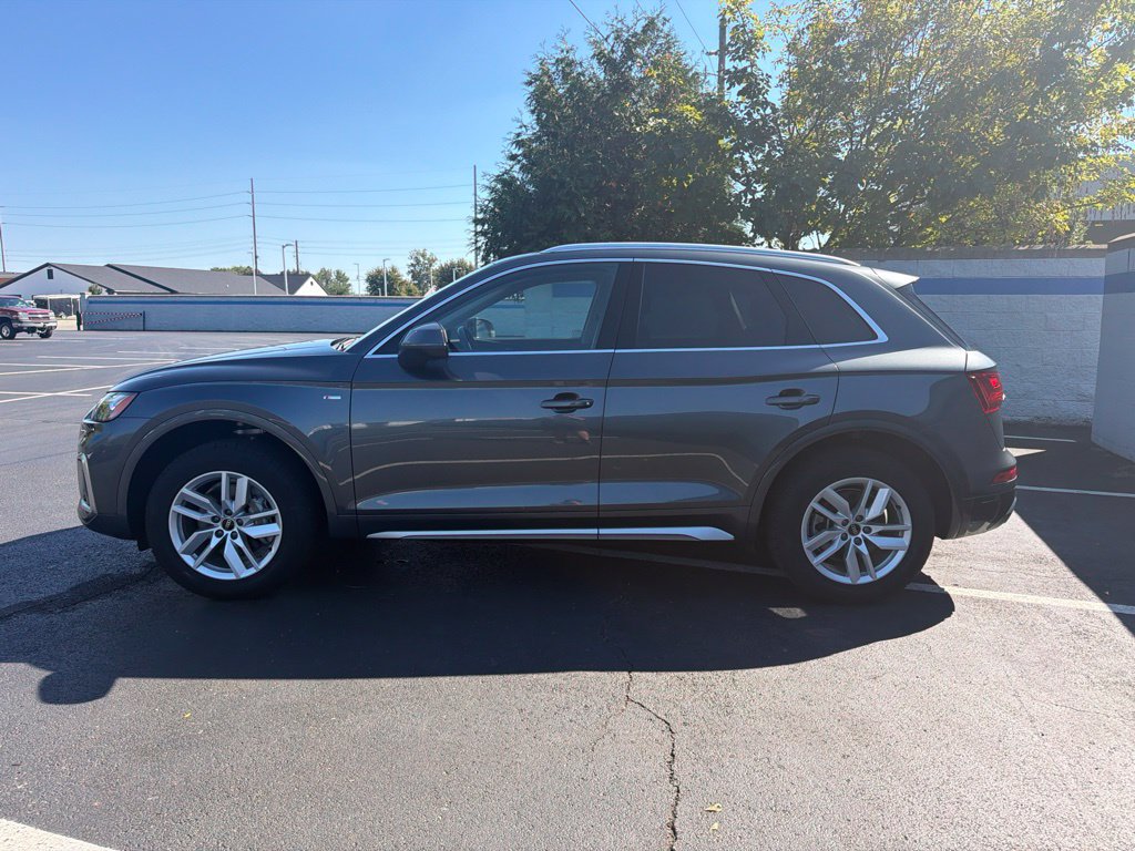 Used 2023 Audi Q5 2.0T Premium w/ Convenience Package AWD/4WD image 2
