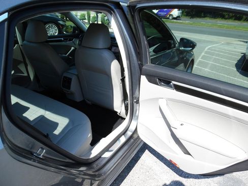 Used 2019 Volkswagen Passat 2.0T SE R-Line FWD image 20