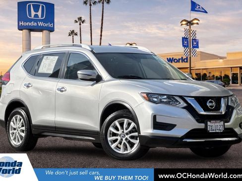 Used 2017 Nissan Rogue SV FWD image 1