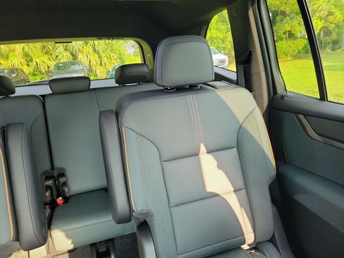 Used 2026 GMC Acadia AT4 w/ Luxury Package AWD/4WD image 18