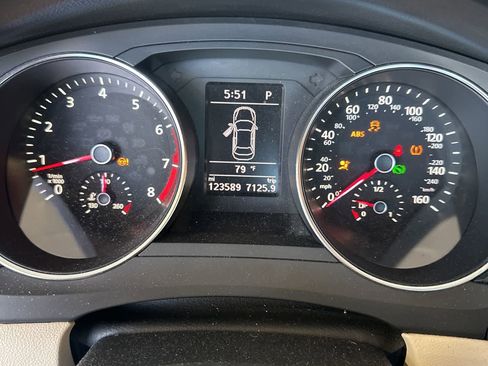 Used 2017 Volkswagen Jetta SE FWD image 4
