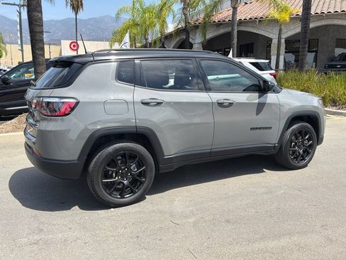 Used 2023 Jeep Compass Latitude AWD/4WD image 13