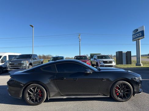 Used 2024 Ford Mustang GT Premium image 4