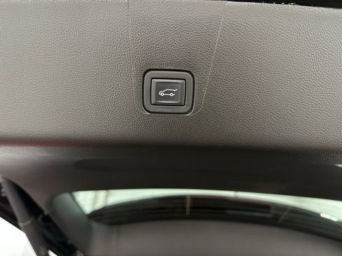 Used 2023 Chevrolet Traverse RS image 45