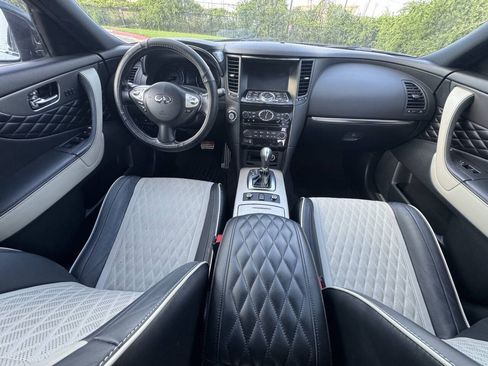 Used 2017 INFINITI QX70 2WD w/ Limited Package image 10