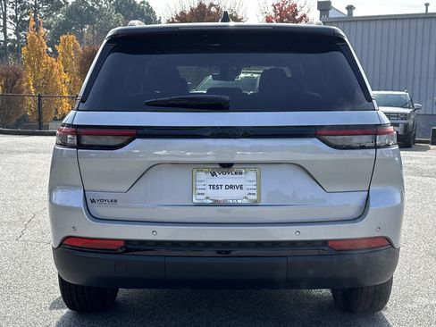 New 2025 Jeep Grand Cherokee Altitude image 7