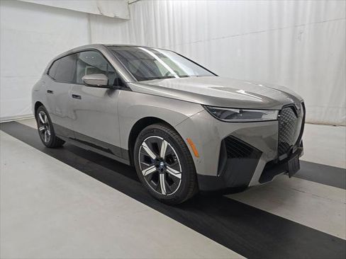 Used 2023 BMW iX xDrive50 w/ Sport Package AWD/4WD image 9