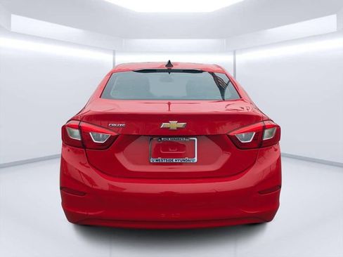 Used 2018 Chevrolet Cruze LS image 4