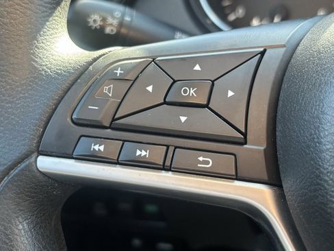 Used 2017 Nissan Rogue S image 18