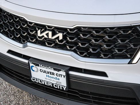 Used 2023 Kia Sorento LX image 5