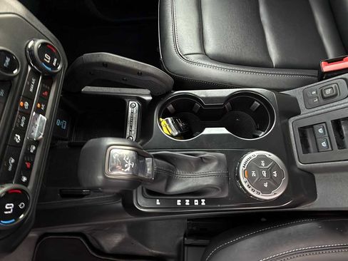 Used 2025 Ford Bronco Badlands image 29