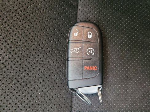 Used 2020 Jeep Grand Cherokee Altitude AWD/4WD image 32