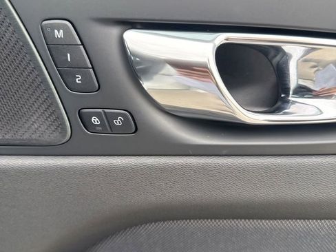 Used 2020 Volvo XC60 T5 R-Design FWD image 27
