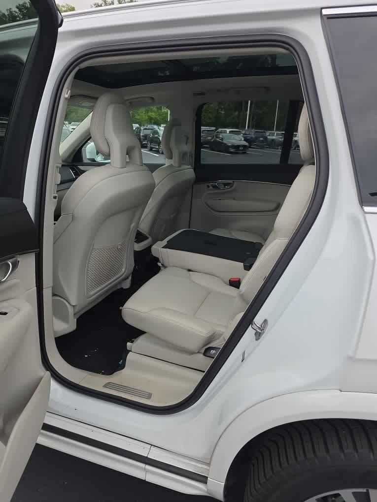 Used 2020 Volvo XC90 T6 Momentum AWD/4WD image 6
