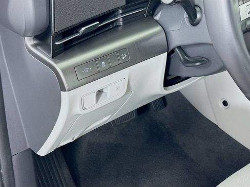 Certified 2025 Hyundai Kona SEL FWD image 10