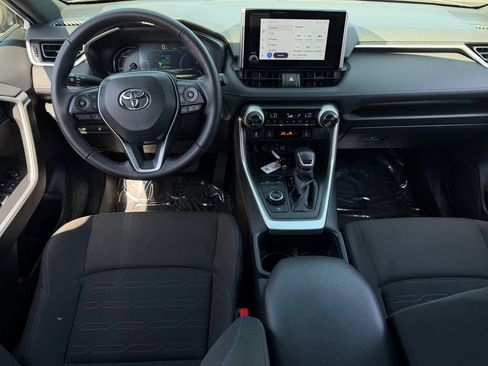 Used 2025 Toyota RAV4 SE w/ Convenience Package AWD/4WD image 9