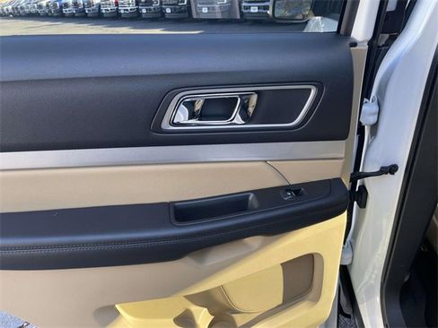 Used 2016 Ford Explorer XLT image 23