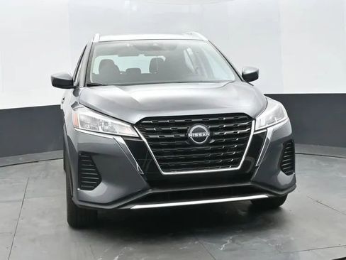 Used 2024 Nissan Kicks SV image 3