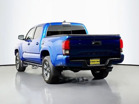 Used 2018 Toyota Tacoma TRD Sport image 5