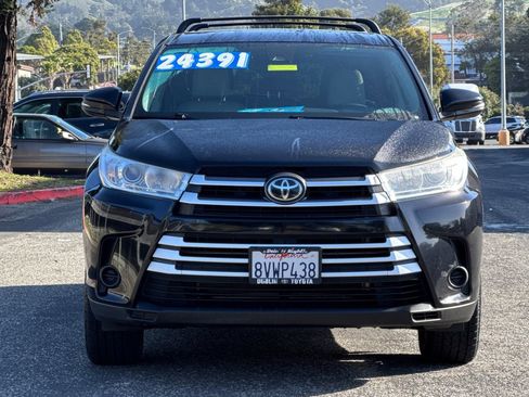 Used 2019 Toyota Highlander LE w/ Carpet Mat Package (TMS) image 10
