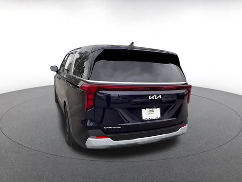 Used 2026 Kia Carnival FWD image 11
