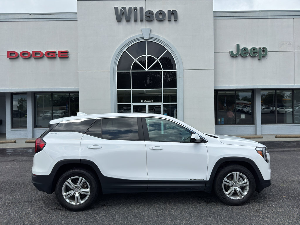Used 2024 GMC Terrain SLE FWD image 1